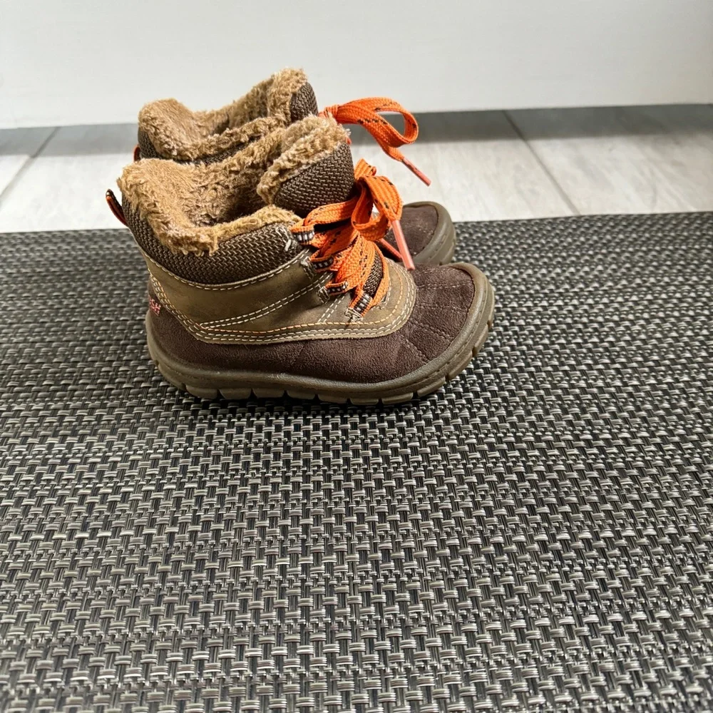 🔵 3 for $9 OshKosh B'gosh Boys Sz 7 Boots